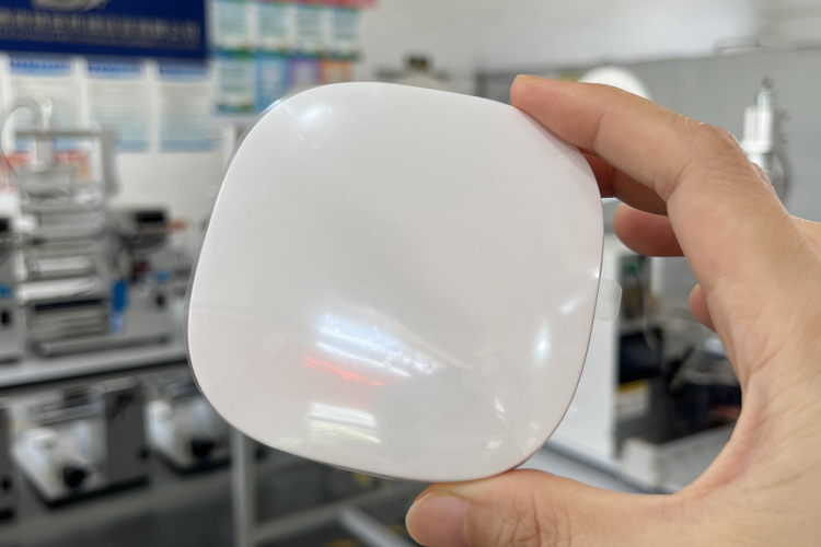 終結(jié)貼膜煩惱：這款設(shè)備如何重塑消費(fèi)電子開(kāi)箱體驗(yàn)？