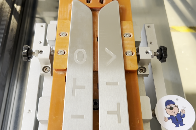 問界車主專屬！華為智能座艙的最后一處顏值升級(jí)——迎賓踏板貼膜解決方案