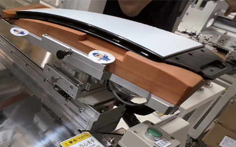 高效保護，提升品質(zhì)——德尚精機汽車BC柱自動貼膜機助力汽配企業(yè)