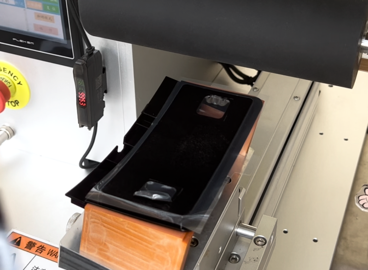 救命！貼歪、氣泡、浪費膜？這臺自動貼膜機一招搞定！