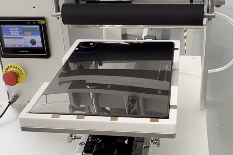 精準高效！全新“顯示屏貼膜機”助力平板電腦廠家提升良率